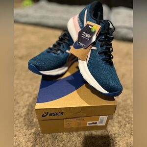 NIB Women’s ASICS Gel Nimbus 24, size 8.5